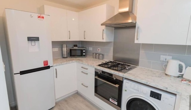 Deluxe 5'Bed House w- Parking - CITY CENTRE