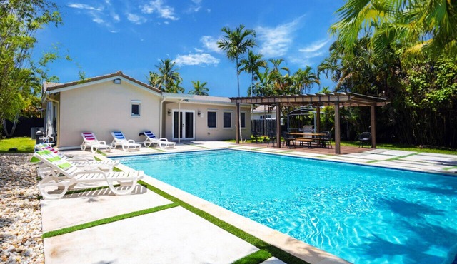 Deluxe 5BR/3BA Villa in Hollywood Lakes near Beach