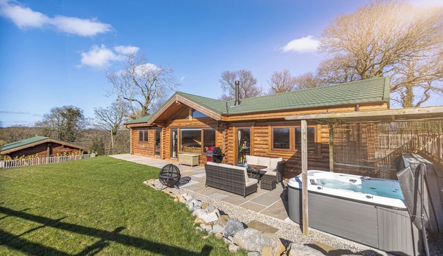 Deluxe and spacious lodge finished to the highest standard.