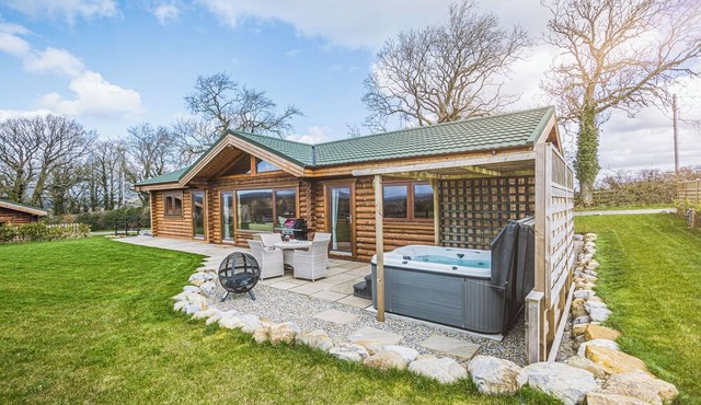 Deluxe and spacious lodge finished to the highest standard.