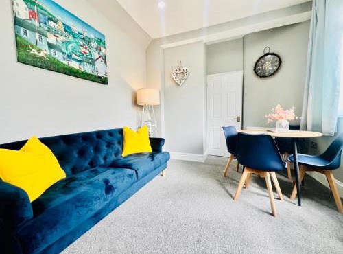Deluxe Apartment in Southend-On-Sea by Artisan Stays I Free Parking I Sleeps 5
