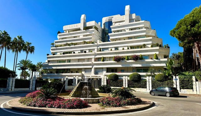 Deluxe Apartment 'Gran Marbella' with Mountain View, Wi-Fi and Air Conditioning