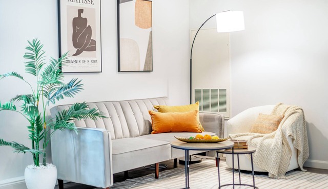 Deluxe Apartment, New Furniture, In-Unit Laundry