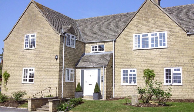 Deluxe apartment walking distance from Broadway