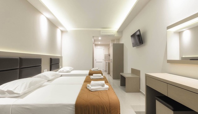 Deluxe Apartment with Pool View