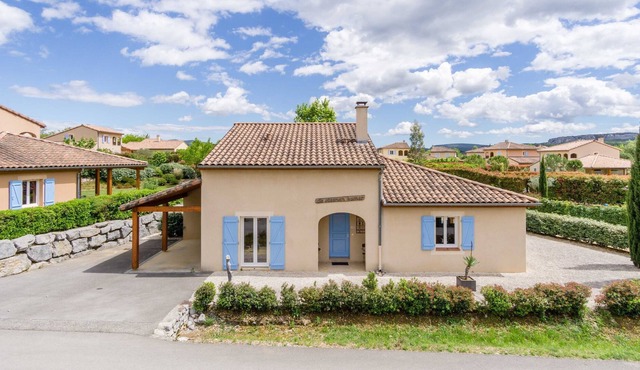 Deluxe Ardeche Villa | Villa de Steenen kamer | 3 Bedrooms | Shared Swimming Pool | Perfect for Fami