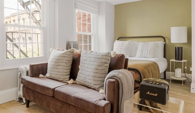 Deluxe Beacon Hill Studio, nr Mass State House & Dining, by Blueground