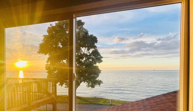 Deluxe Best Lake view and Pool