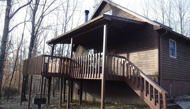 Deluxe Cabin 11 with HOT TUB on Patoka Lake in Southern Indiana
