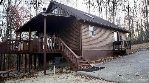 Deluxe Cabin #11 with Hot Tub on Patoka Lake in Southern Indiana