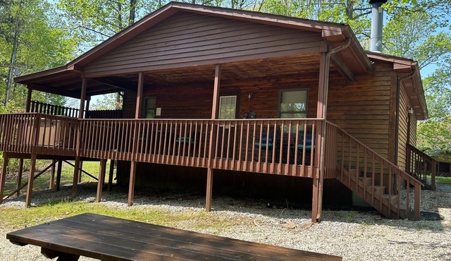 Deluxe Cabin 15 with HOT TUB Located on Patoka Lake in Southern Indiana