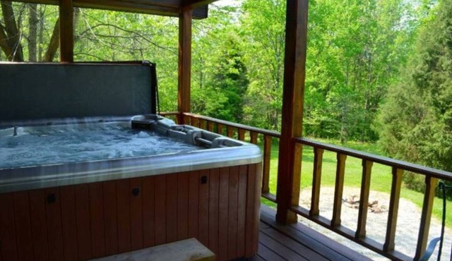Deluxe Cabin 20 with HOT TUB Located on Patoka Lake in Southern Indiana