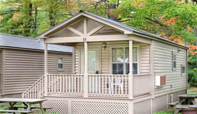 Deluxe Cabin 42 w/4 Beds