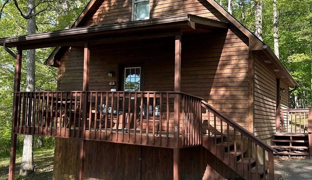 Deluxe Cabin 8 with JACUZZI TUB. Located on Patoka Lake in Southern Indiana