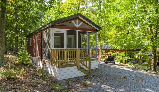 Deluxe Cabin at Endless Caverns - Glamping Adventures at Endless Caverns Resort