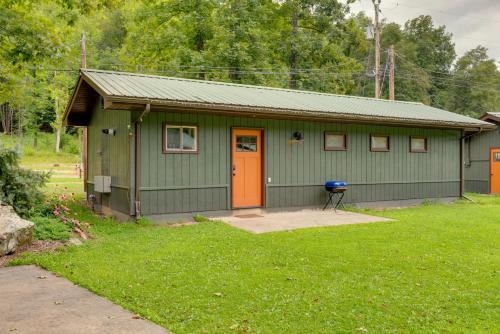Deluxe Cabin G 9 Mi to Worlds End State Park!