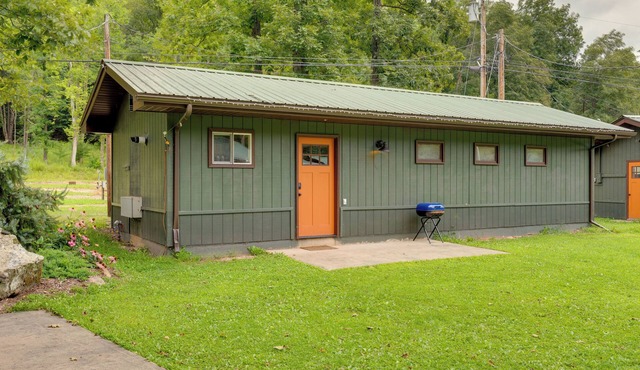 Deluxe Cabin G: 9 Mi to Worlds End State Park!