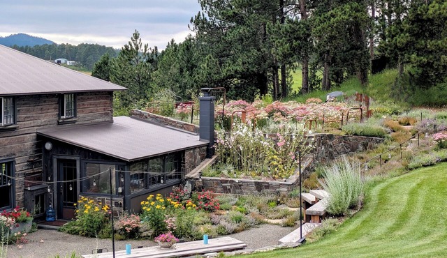 Deluxe Cabin in the Black Hills ~ Hunt ~ Hike ~ Bike ~ Ski~ UTV ~ COME & RELAX!