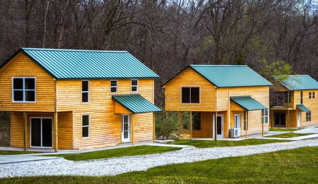 Deluxe Cabin on Lake resort with Fishing, Fire Pit, Grill, Kayaks and more