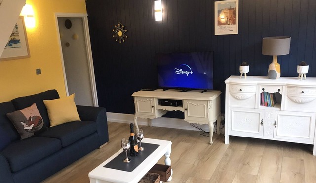 Deluxe Chalet 140 is a lovely 3 bedroom chalet tucked away on the Kent Coast……..