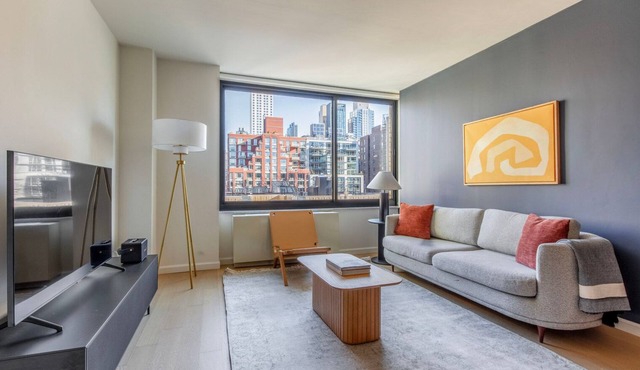 Deluxe Chelsea 1BR w/Doorman & Gym, nr Attractions, by Blueground