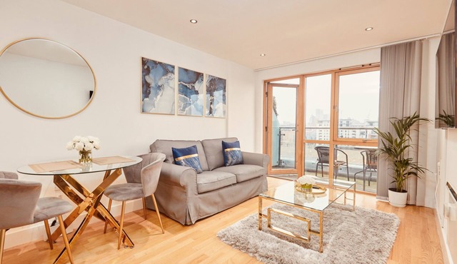 Deluxe City Apt, River Canal View& Free Parking!