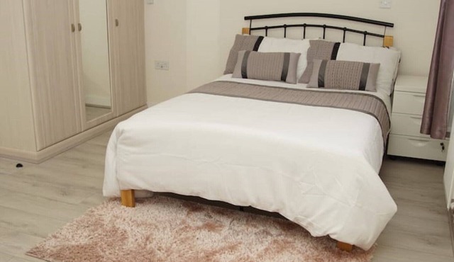 Deluxe City Centre 4 Bedroom Town House - 5mins from Leeds centre