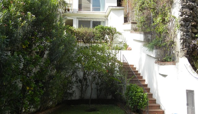 DELUXE COMPLETELY FURNISHED STUDIO APARTMENT IN A QUIET RESIDENCIAL AREA