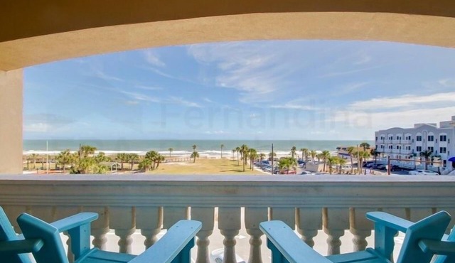 Deluxe Condo at the heart of Main Beach by RedAwning