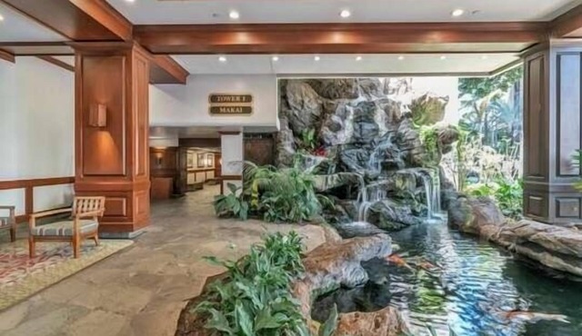 Deluxe Condo Near Waikiki Beach - Free Parking