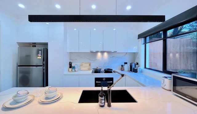 Deluxe Contemporary Townhouse