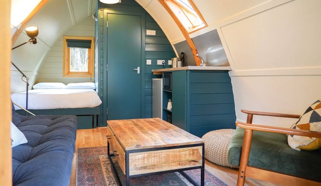 Deluxe Cosy Cabin With Wood Fired Hot Tub