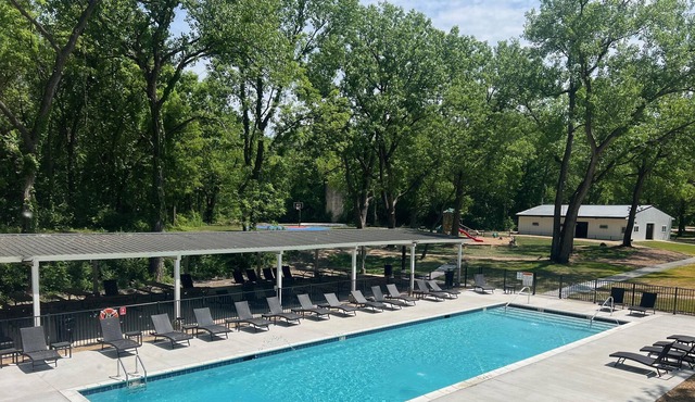 Deluxe Cottage - Experience the beautiful serenity of our new private cottages at Fox Bluff