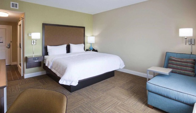 Deluxe & Cozy Room! An Oasis of Comfort & Elegance