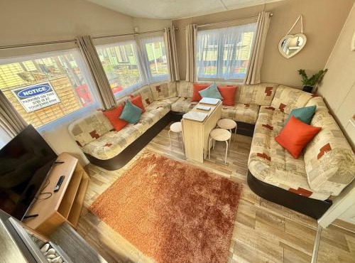 Deluxe Delta 4-Bedroom Caravan Located at Maryville Caravan Site Uddingston, Glasgow