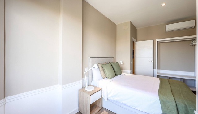 Deluxe double bed Glorieta Embajadores (Gl 5I)