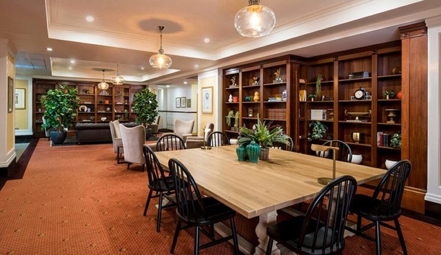 Deluxe Double Bed w balcony in Brisbane with WiFi