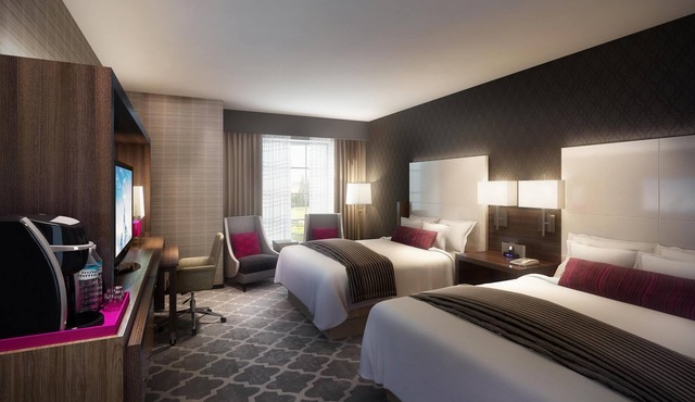 Deluxe Double Queen Room steps from Graceland -Pool -Gym -Airport Shuttle