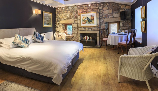 Deluxe double room with views of Falkland Palace