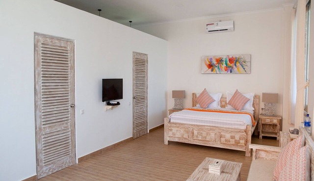 DeLuxe Double Room with sea-view veranda in 11-bedroom beachfront compound