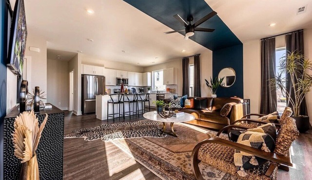 Deluxe Duet 228-230–2 Homes–Sleeps 16