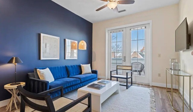 ⚜Deluxe Executive Old Town Apt w/Dedicated Office⚜