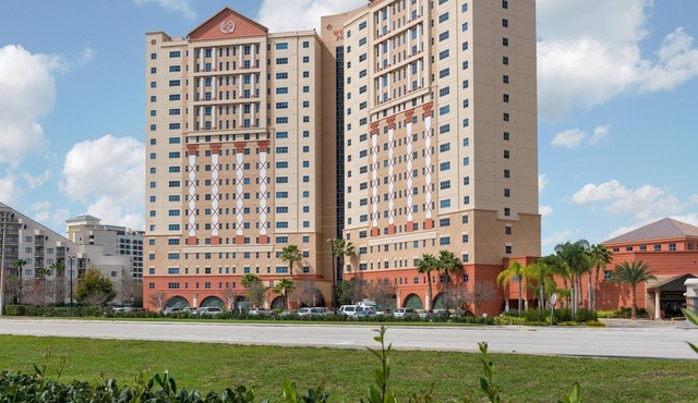 Deluxe Family-Friendly Villa w/ WiFi, Resort Pool & Free Theme Park Shuttle