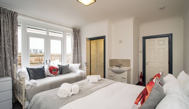 Deluxe Family of four