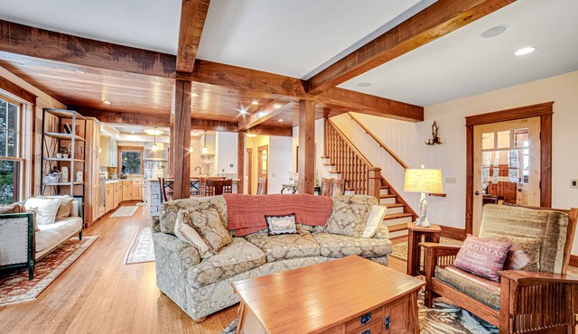 Deluxe, Four-Story Mountain Home with Fast WiFi and Central AC - Near the Slopes
