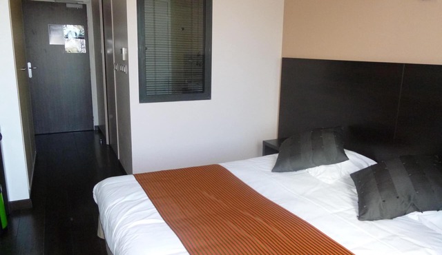 DELUXE garden side room