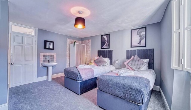 Deluxe Gem of Bath - Football Table - Sleeps 10