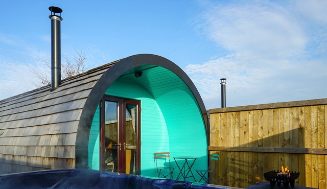 Deluxe Glamping Pod with Hot Tub in Frodsham