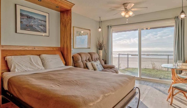 Deluxe Ground Floor Beachfront Condo Suite - Pool and Sauna!