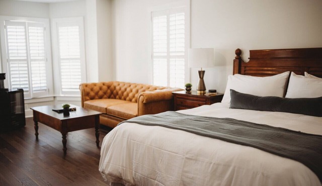 Deluxe Guest Room - 1 King + · The Jefferson Inn Rm. 7